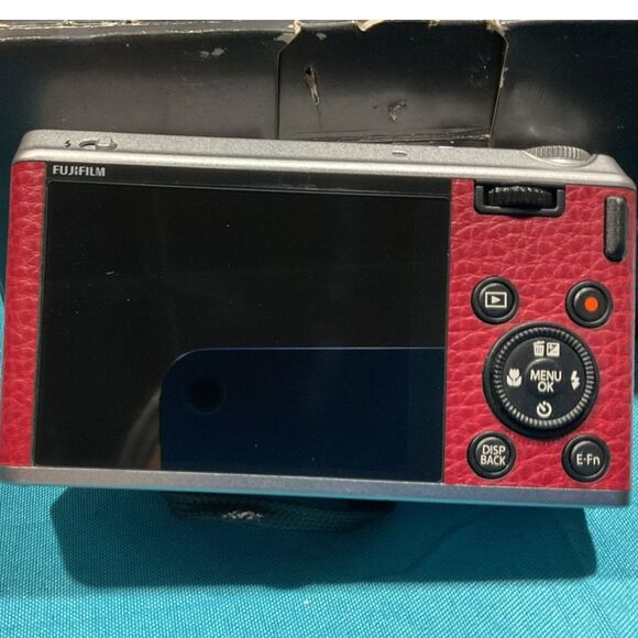Fujifilm XF1 12.0MP Compact Digital Camera For Parts/Repair - Picture 2 of 10